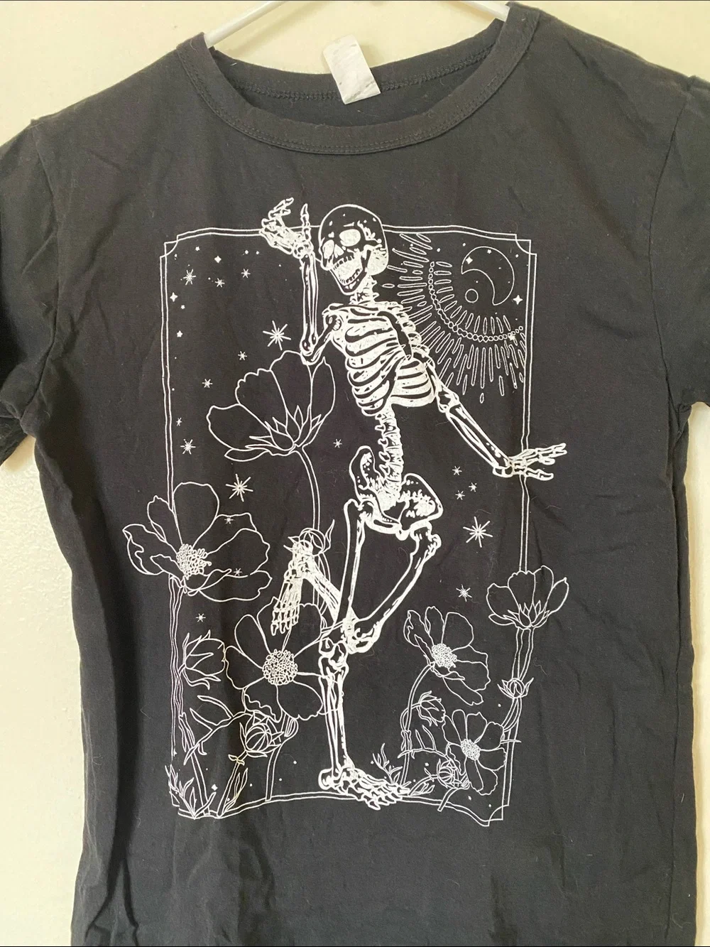 Skeleton Frolicking Floral Black and White Graphic T-Shirt in Womens Size Small - Picture 2 of 4
